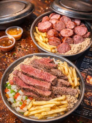 2 Marmitex Pequena Com Churrasco